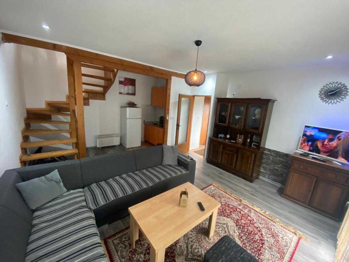 Asja Guest House Lukavac Eksteriør billede