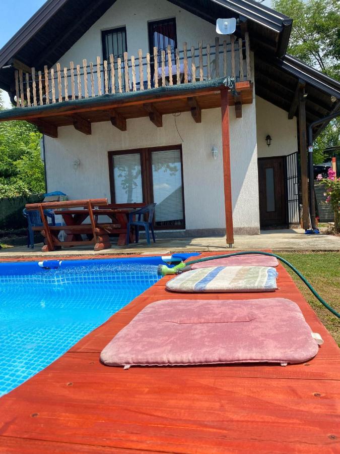 Asja Guest House Lukavac Eksteriør billede